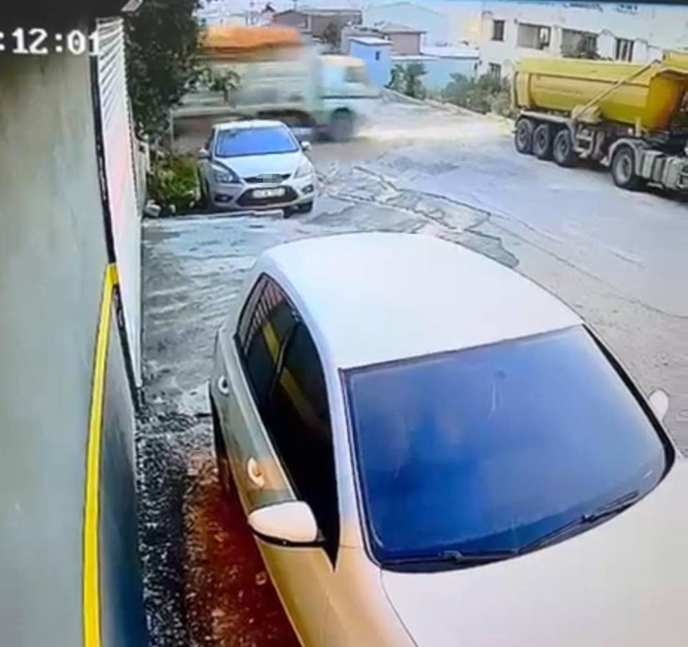 Kamyon restorana uçtu! Müşteri ve sürücü yaralı