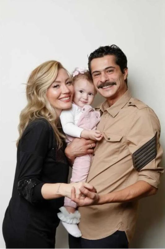 smail-hacioglu-eski-esi-duygu-kumarki-ile-tatilde-asklari-yeniden-mi-canlaniyorqyenicag-17.jpg