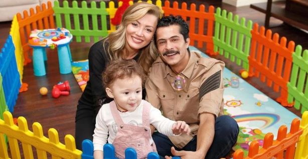 smail-hacioglu-eski-esi-duygu-kumarki-ile-tatilde-asklari-yeniden-mi-canlaniyorqyenicag-8.jpg