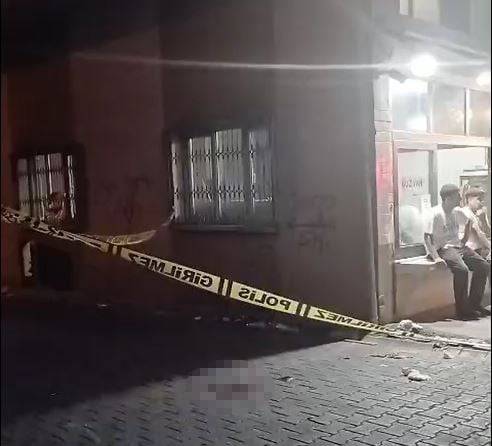 Sokakta darbedilip, göğsünden bıçaklandı