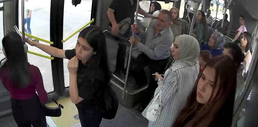 Otobüste Krizi geldi: Şoför güzergahı değiştirdi