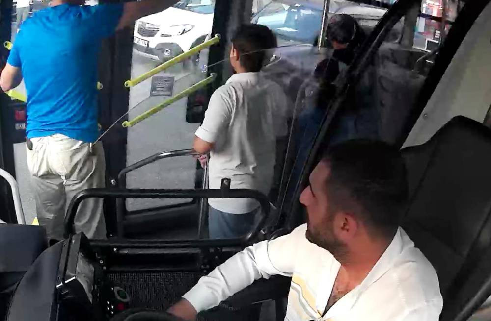 Otobüste Krizi geldi: Şoför güzergahı değiştirdi