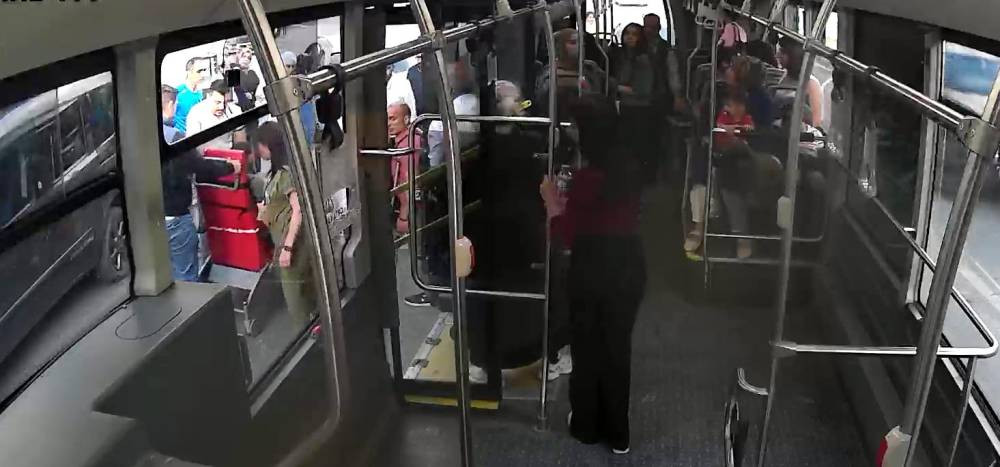 Otobüste Krizi geldi: Şoför güzergahı değiştirdi