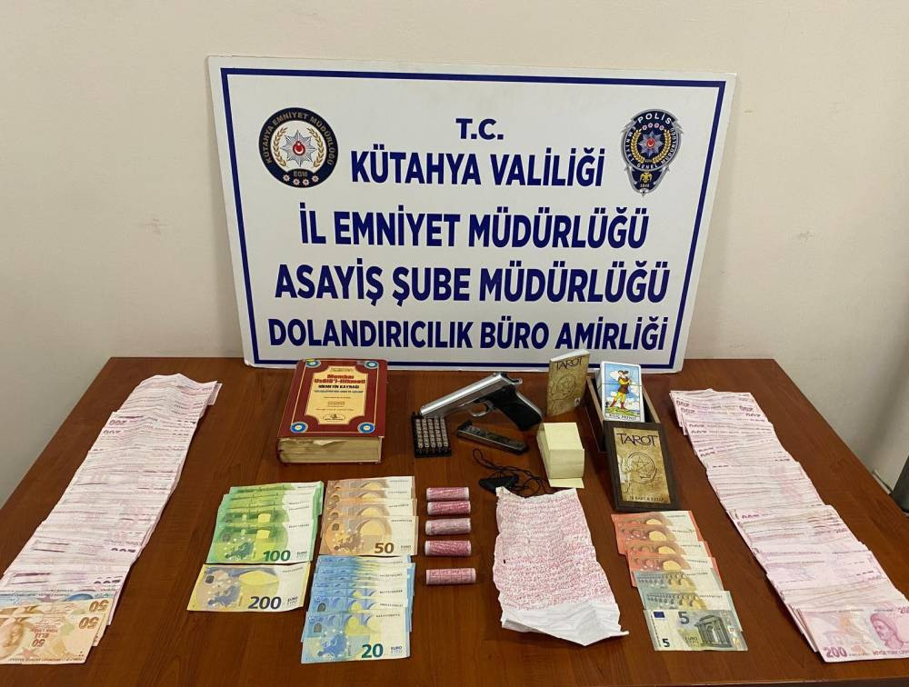 Üfürükçü çetesine polis baskını! Evden çıkanlar şoke etti