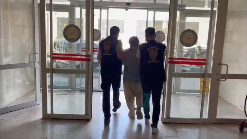 Üfürükçü çetesine polis baskını! Evden çıkanlar şoke etti