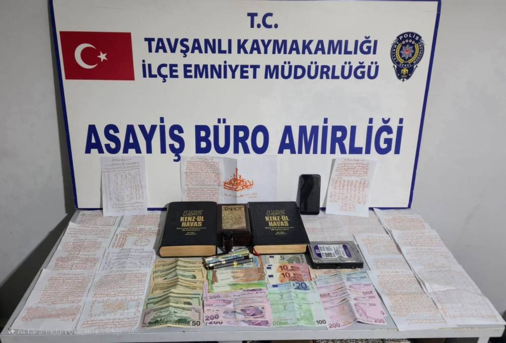 Üfürükçü çetesine polis baskını! Evden çıkanlar şoke etti