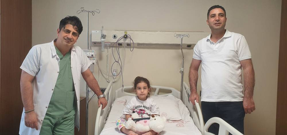 3 yaşındaki Berfin kusma ve bulantı şikayetiyle gitti: Midesinden çıkanlara doktorlar bile inanamadı!