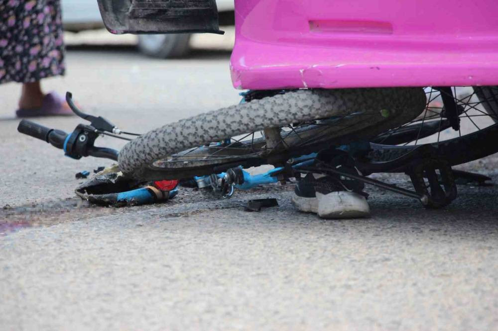 Akyazı’da yürek burkan kaza! Çocuk otobüsün altında kaldı