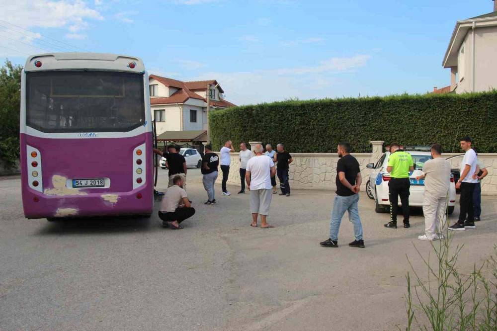Akyazı’da yürek burkan kaza! Çocuk otobüsün altında kaldı