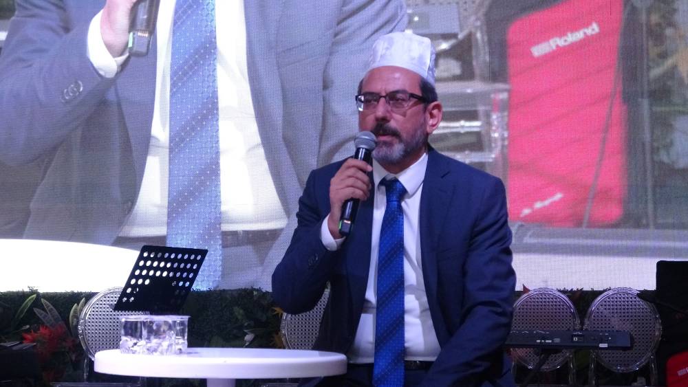 BBP Genel Başkanı Destici düğünde türkü söyledi