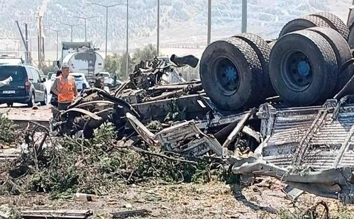 Nurdağı’nda ölümcül çarpışma! Sürücüler kurtarılamadı