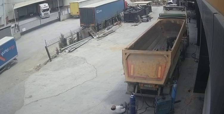 Tamir sırasında garip bir kaza! Görüntüler şoke etti