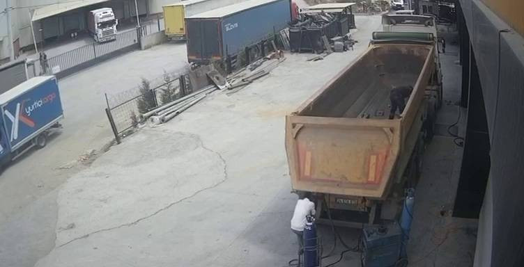 Tamir sırasında garip bir kaza! Görüntüler şoke etti