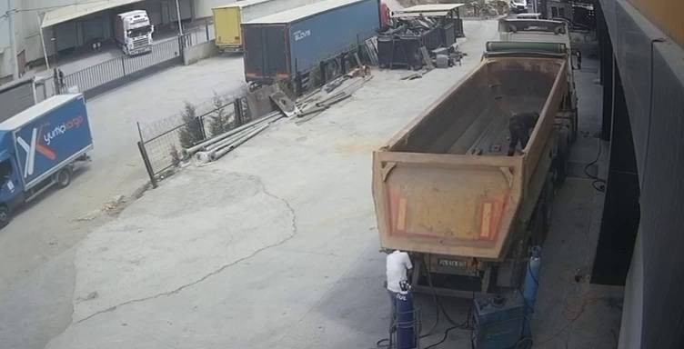 Tamir sırasında garip bir kaza! Görüntüler şoke etti