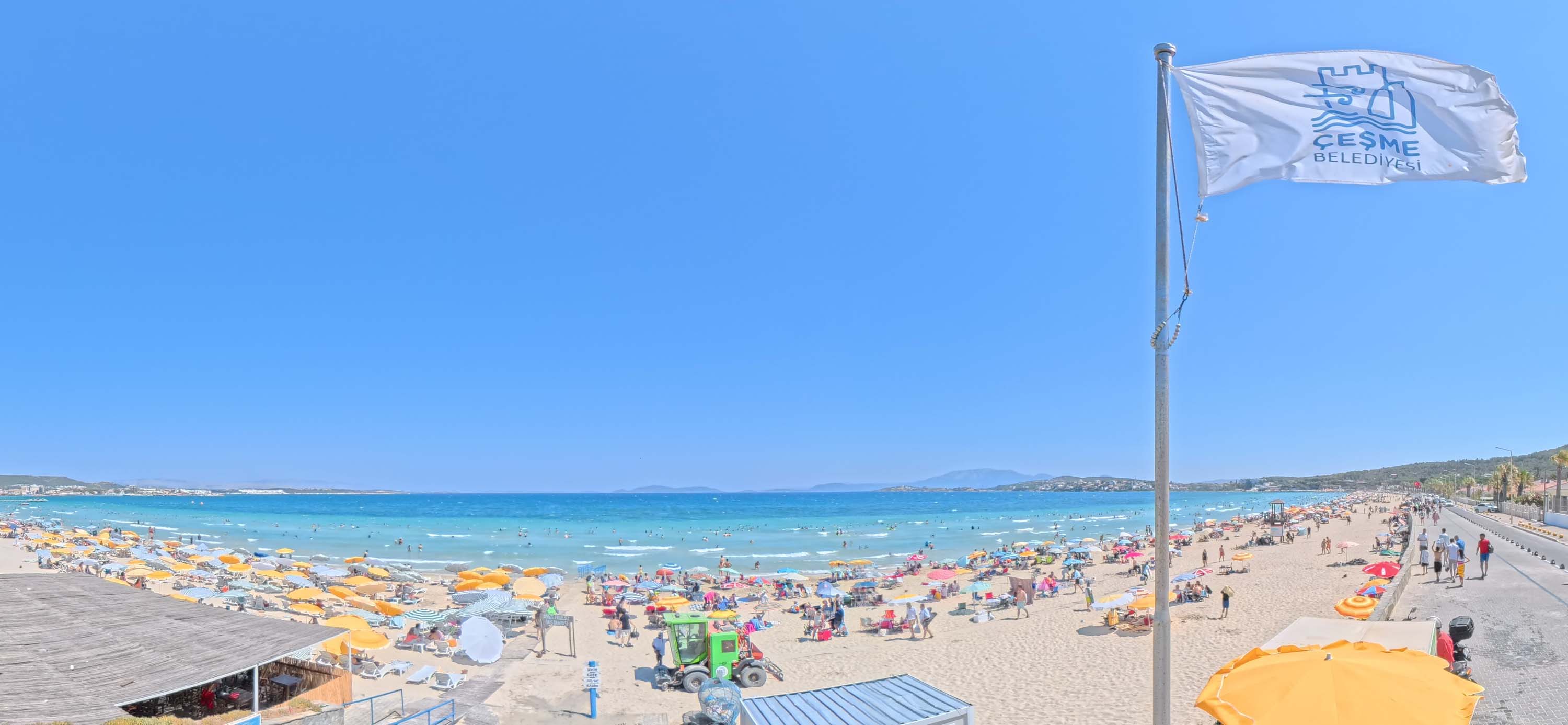 termometreler-37-dereceyi-gosterdi-cesme-plajlari-doldu-tasti-yenicag-5.jpg