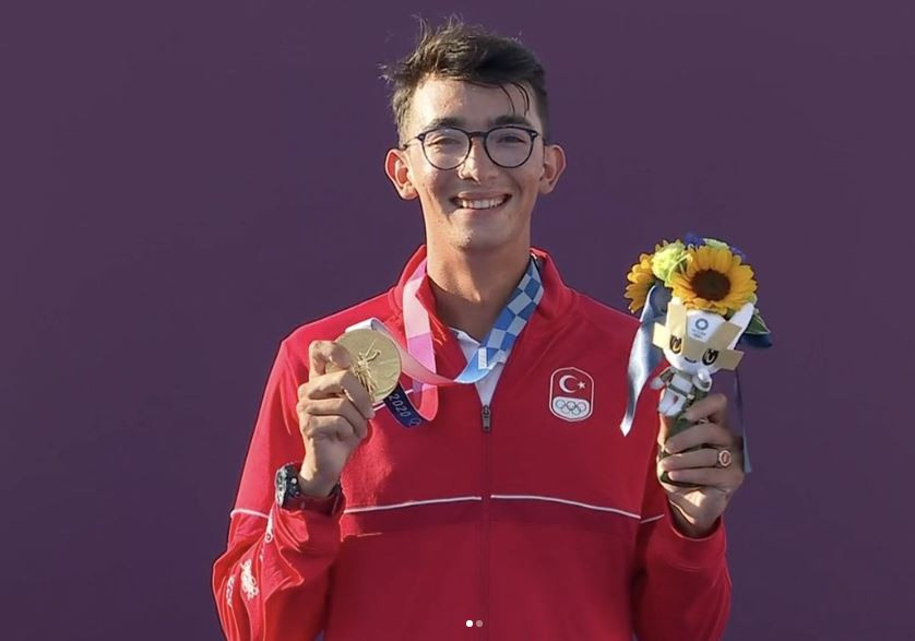 mete-gazoz-askta-da-okunu-12den-vurdu-olimpiyat-sampiyonu-okcunun-kalbini-calan-guzel-kim-yenicag-14-001.jpg