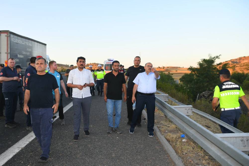 Yolcu otobüsü şarampole uçtu: 27 yaralı var