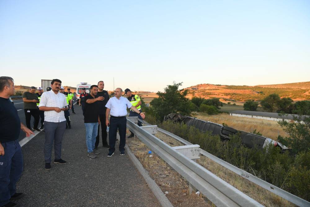 Yolcu otobüsü şarampole uçtu: 27 yaralı var
