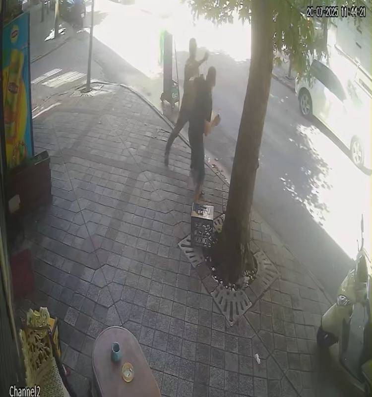 İş yerinde vahşi saldırı! Polis tornavidalı saldırganın peşinde