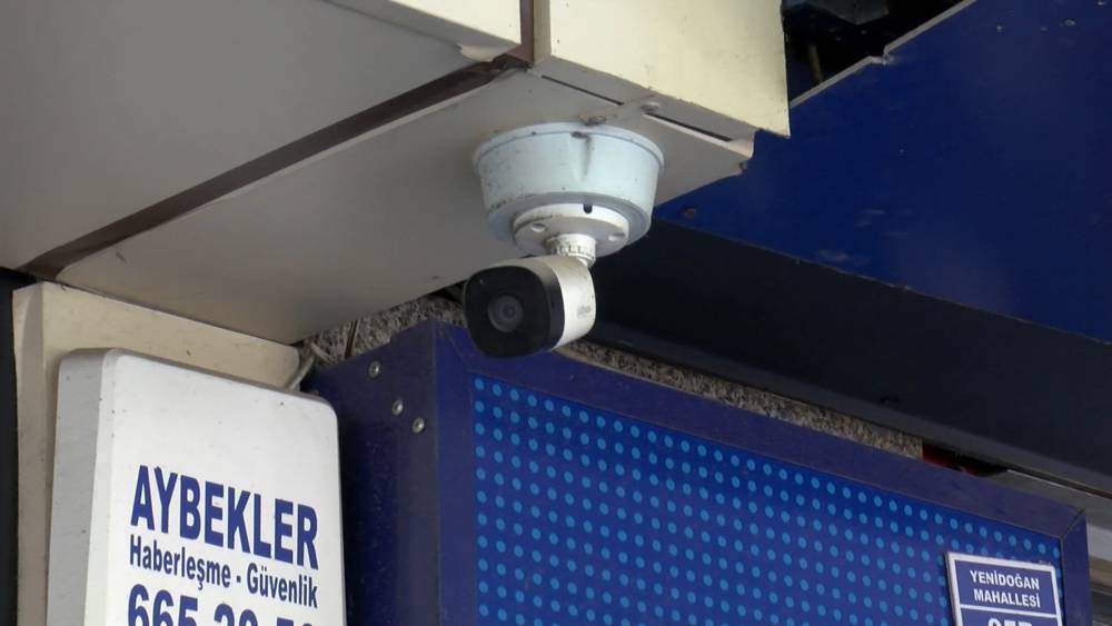 İş yerinde vahşi saldırı! Polis tornavidalı saldırganın peşinde
