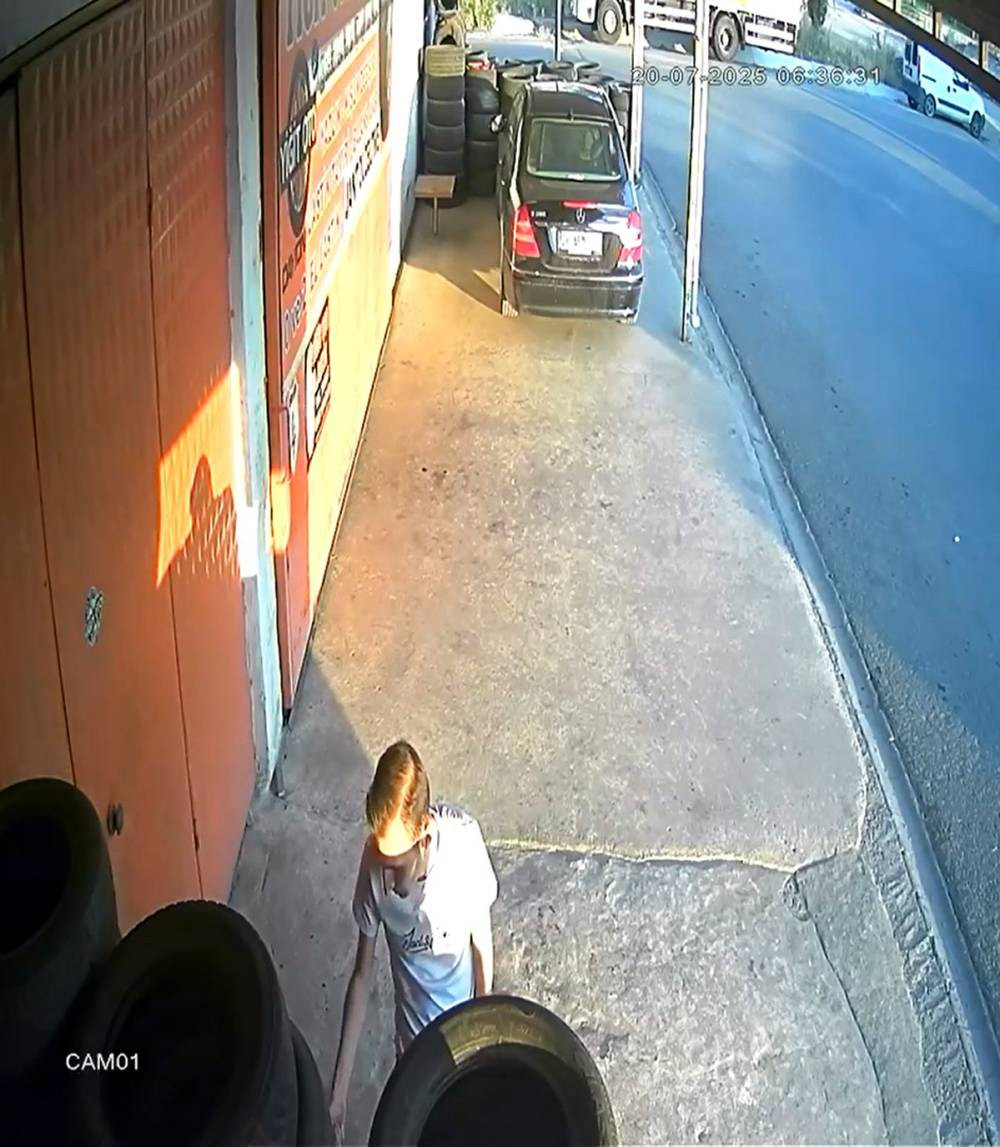 Kırklareli’de şok olay! Lastikler ateşe verdi