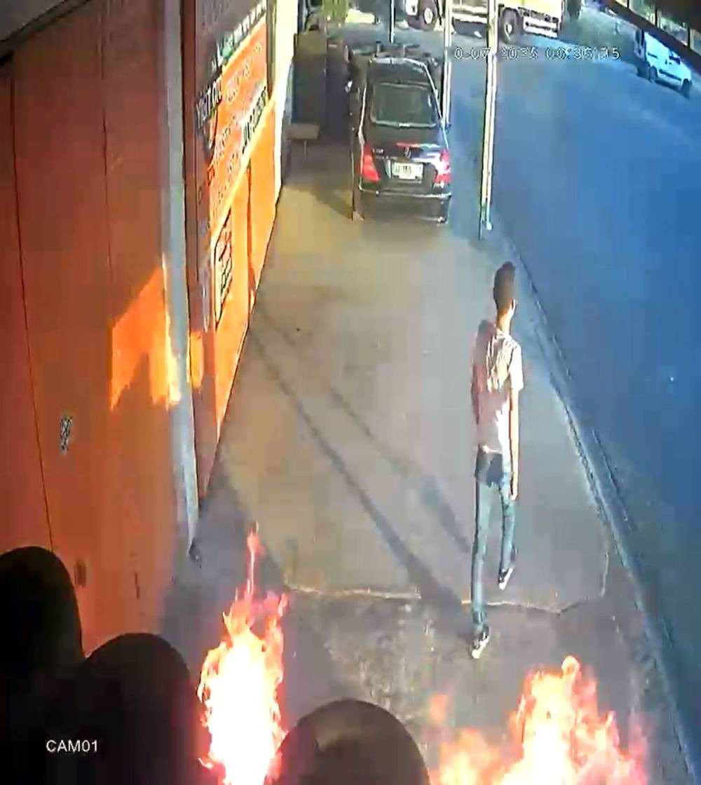 Kırklareli’de şok olay! Lastikler ateşe verdi