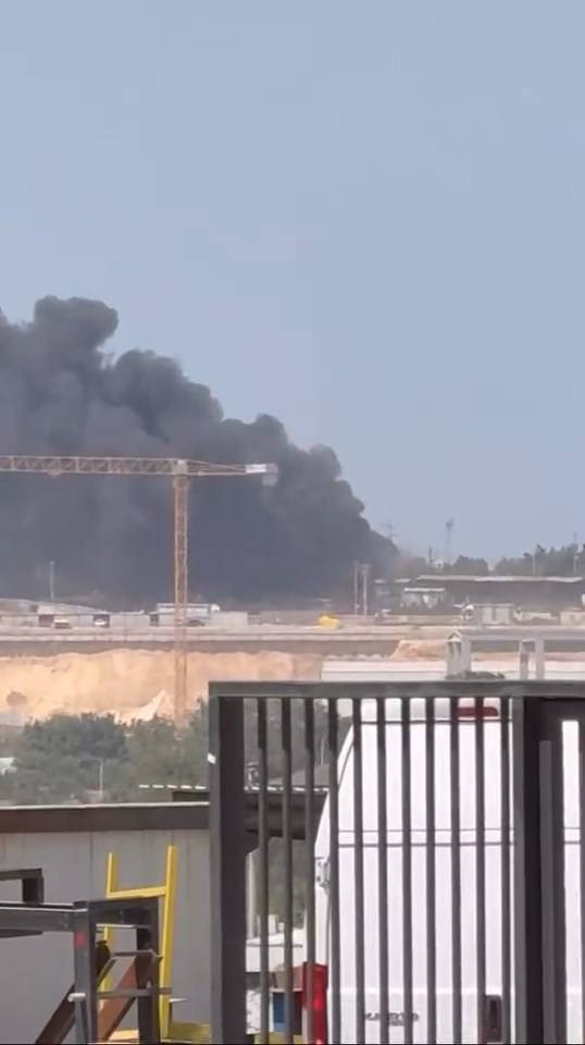 Alevler yediemin deposu yuttu