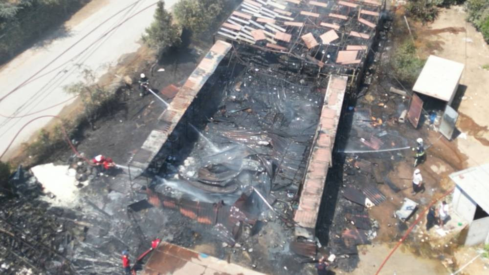 Alevler yediemin deposu yuttu