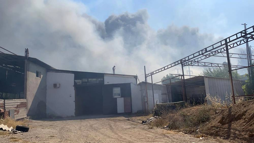 Antalya’da yangın kabusu! Fabrika alevler içinde