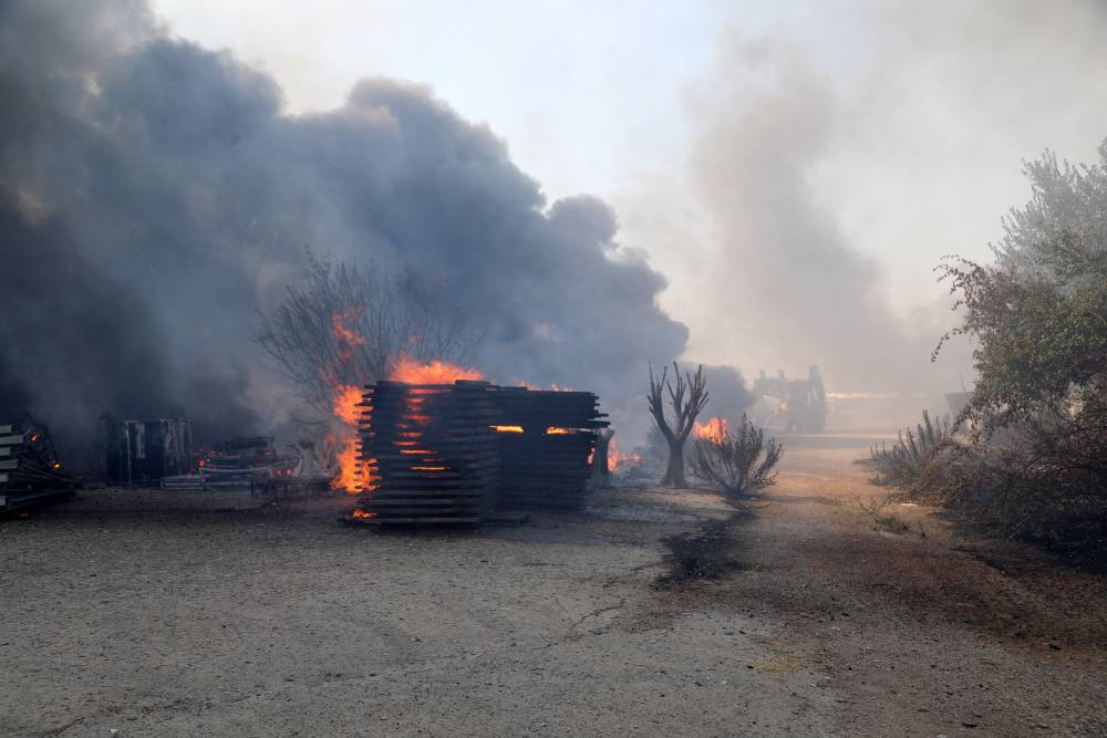 Antalya’da yangın kabusu! Fabrika alevler içinde