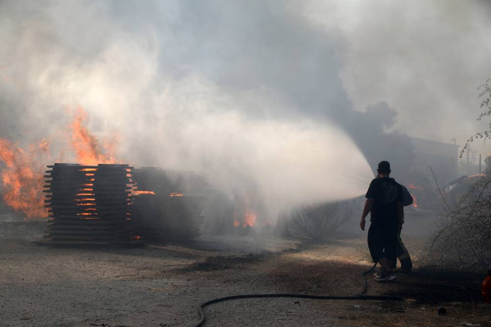 Antalya’da yangın kabusu! Fabrika alevler içinde