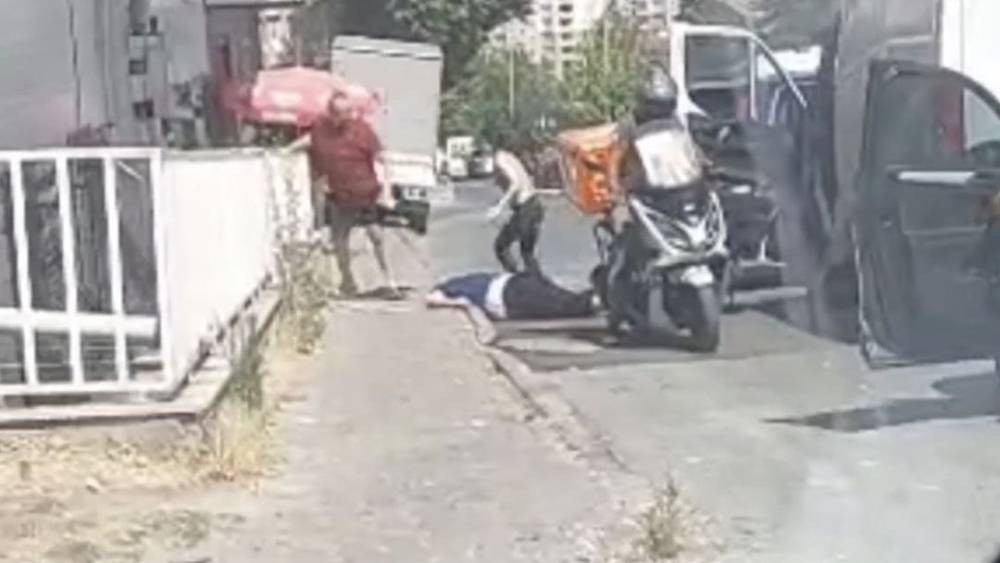 Cip sürücüsü öfkelenip vurdu! Sürücü bayıldı