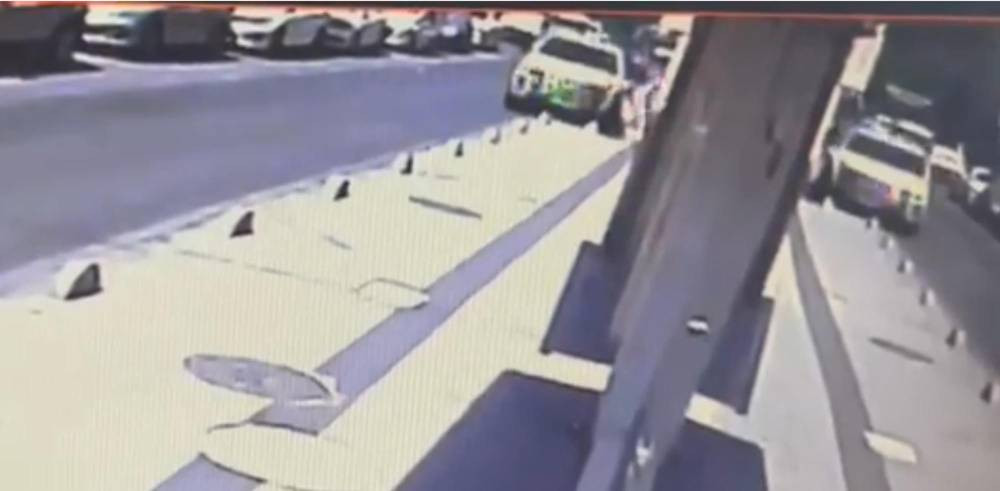 Göz doktoru dehşeti yaşattı! Kaldırımda yürüyorlardı savruldular