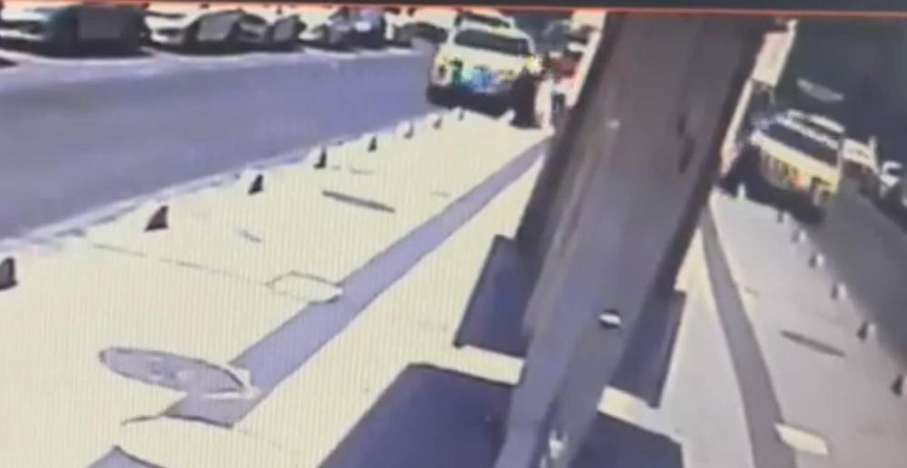 Göz doktoru dehşeti yaşattı! Kaldırımda yürüyorlardı savruldular