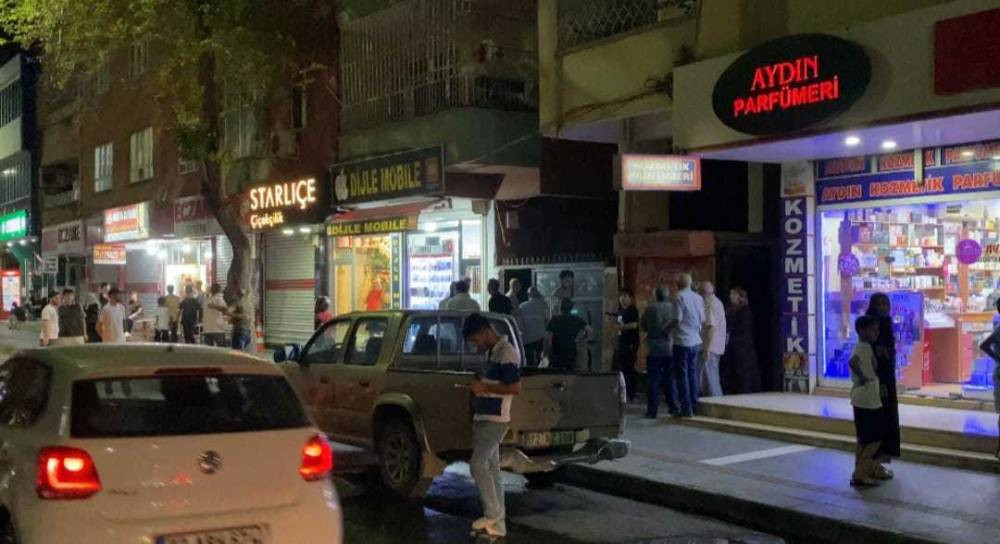 Çatıdaki alevler patlamayla kâbusa döndü! Ekipler seferber oldu