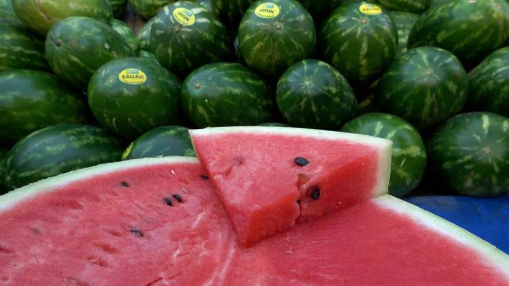 Yazın her eve giren meyvede büyük tehlike! Hastanelik ediyor 1 ayda geçmiyor