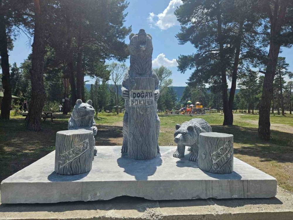 Sarıkamış’a Boz Ayı heykeli: Turizm cennetine anlamlı bir hediye!