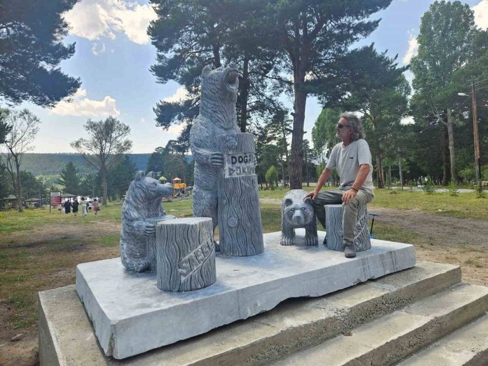 Sarıkamış’a Boz Ayı heykeli: Turizm cennetine anlamlı bir hediye!
