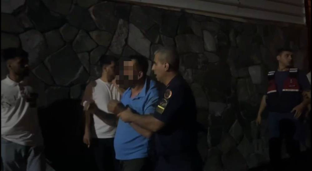 Yangın bölgesinde şok olay! Kalabalık çıldırdı: Jandarma devreye girdi