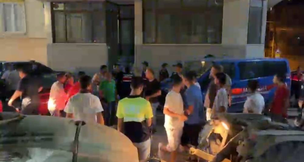 Yangın bölgesinde şok olay! Kalabalık çıldırdı: Jandarma devreye girdi