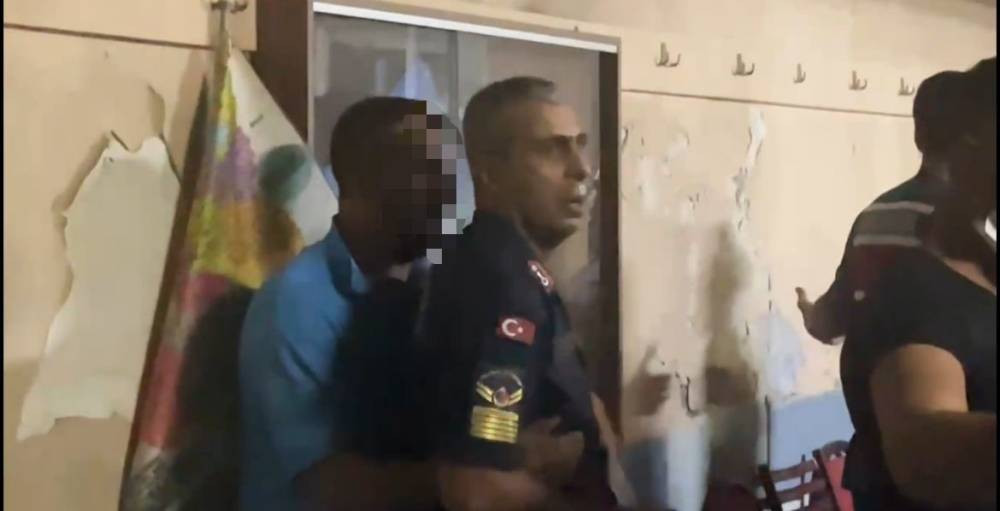 Yangın bölgesinde şok olay! Kalabalık çıldırdı: Jandarma devreye girdi