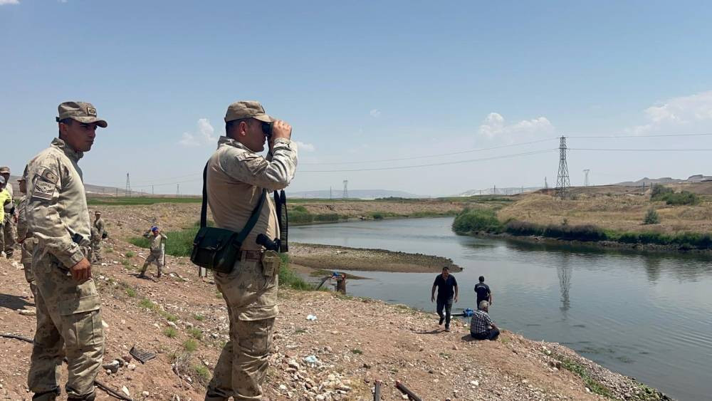 Genç, serinlemek için girdiği Kızılırmak'ta kayboldu
