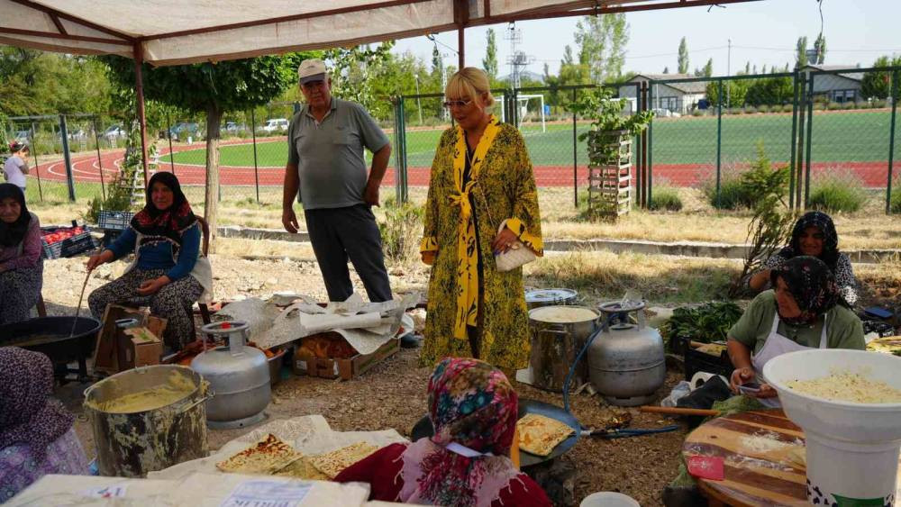 Safiye Soyman oğlunun adına yaptırdığı hayratı gözyaşlarıyla açtı! "Dışım gülüyor içim yanıyor"
