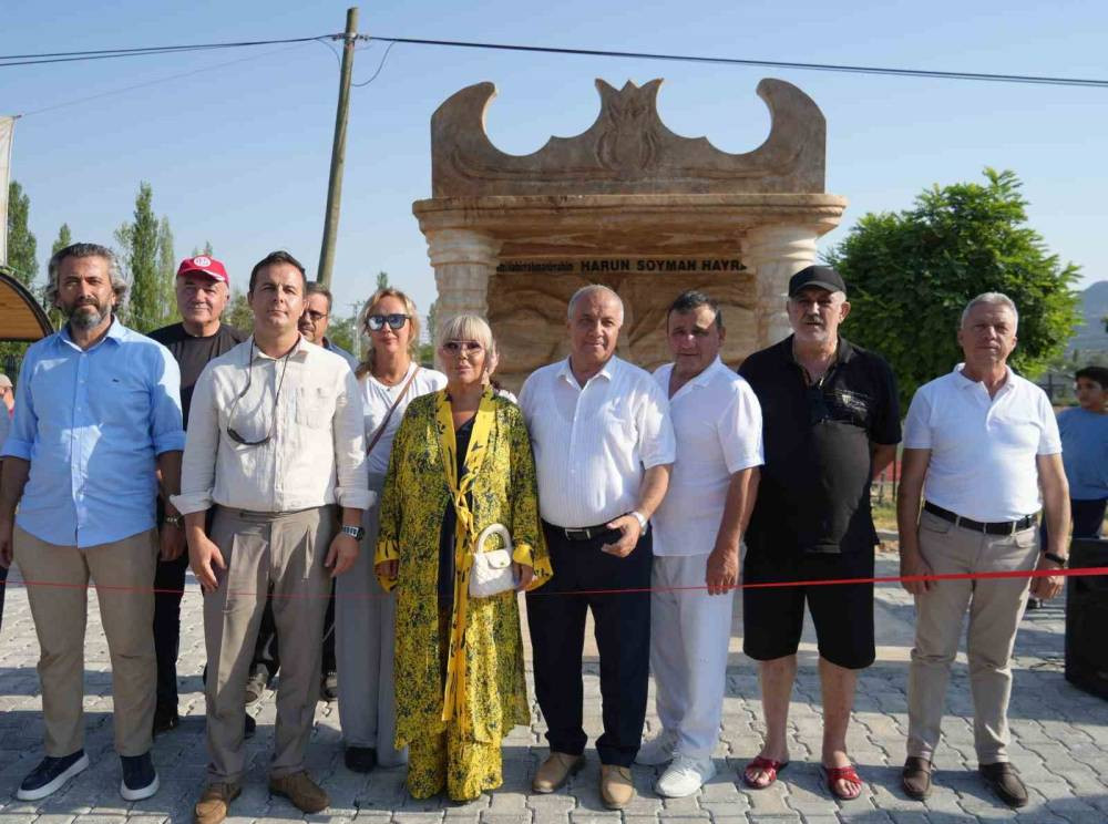 Safiye Soyman oğlunun adına yaptırdığı hayratı gözyaşlarıyla açtı! "Dışım gülüyor içim yanıyor"