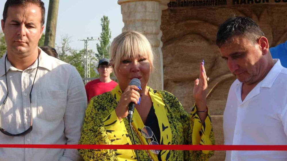 Safiye Soyman oğlunun adına yaptırdığı hayratı gözyaşlarıyla açtı! "Dışım gülüyor içim yanıyor"