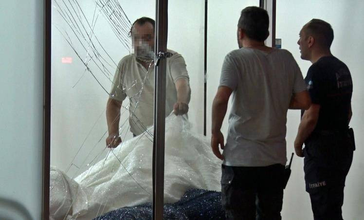 Kahraman itfaiyeci öfkeli kocayı tek hamlesiyle durdurdu! Mutfak tüpünü bomba gibi patlatacaktı: Polisler bile şaşkına döndü