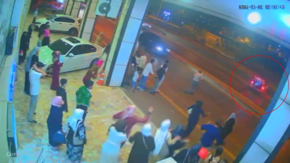 Gelin arabası kontrolden çıktı! Düğünde panik anları