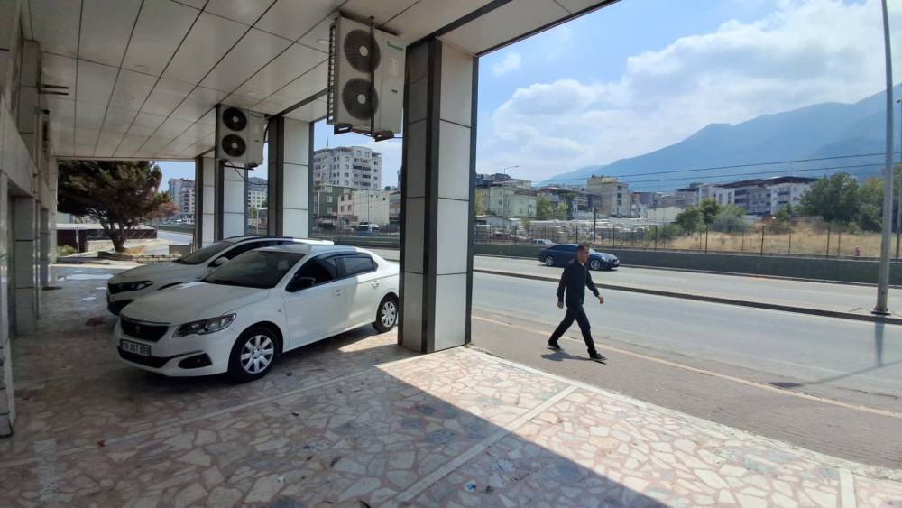Gelin arabası kontrolden çıktı! Düğünde panik anları