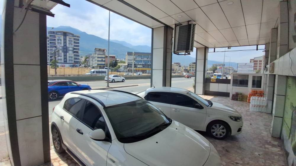 Gelin arabası kontrolden çıktı! Düğünde panik anları