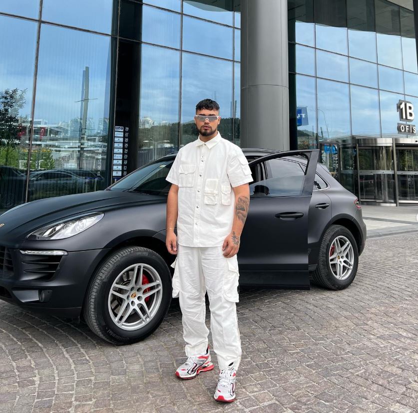 rap-dunyasinin-yildizi-lvbel-c5ten-surpriz-ask-itirafi-50-milyonluk-arabasiyla-gundemde-yenicag-18.jpg